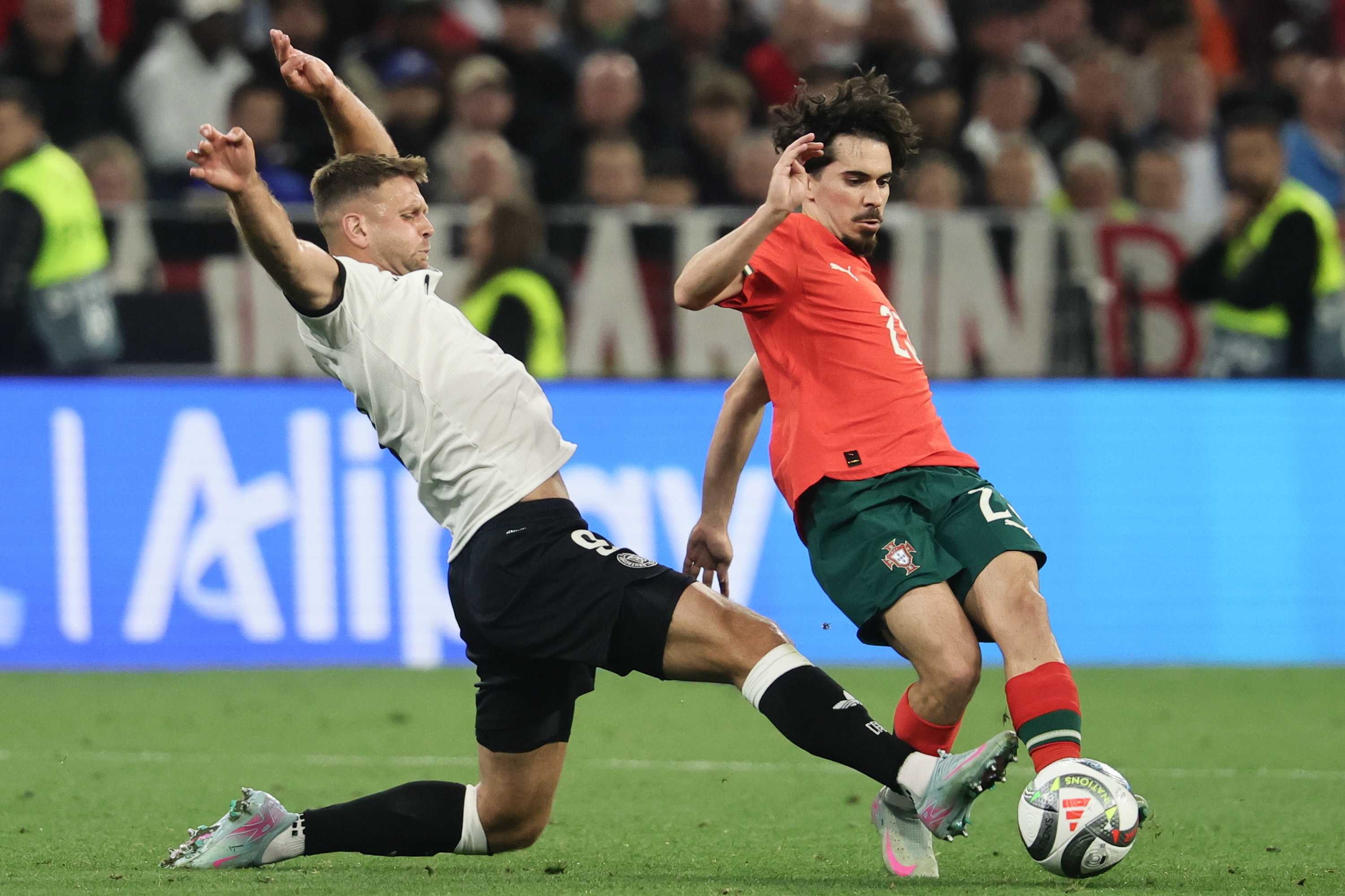 包含法甲赛前走向成谜，葡萄牙体育门线救险，态度坚定，球队文化再被提及的词条开云