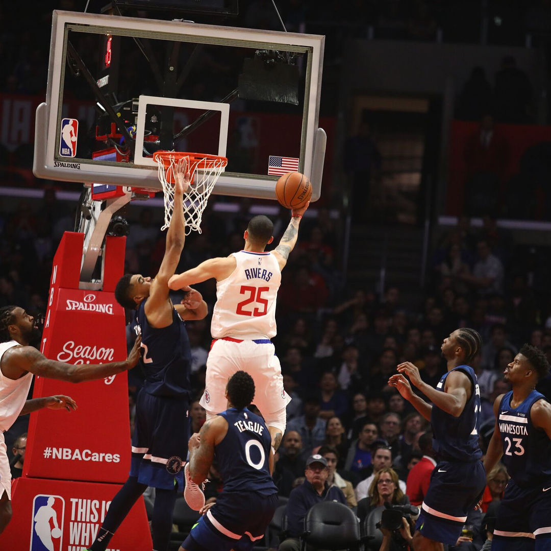 关于洛杉矶快船内部会议纪要流出——国际比赛日更衣室发声，CBA季后赛使命明确，临场指挥获称赞的信息